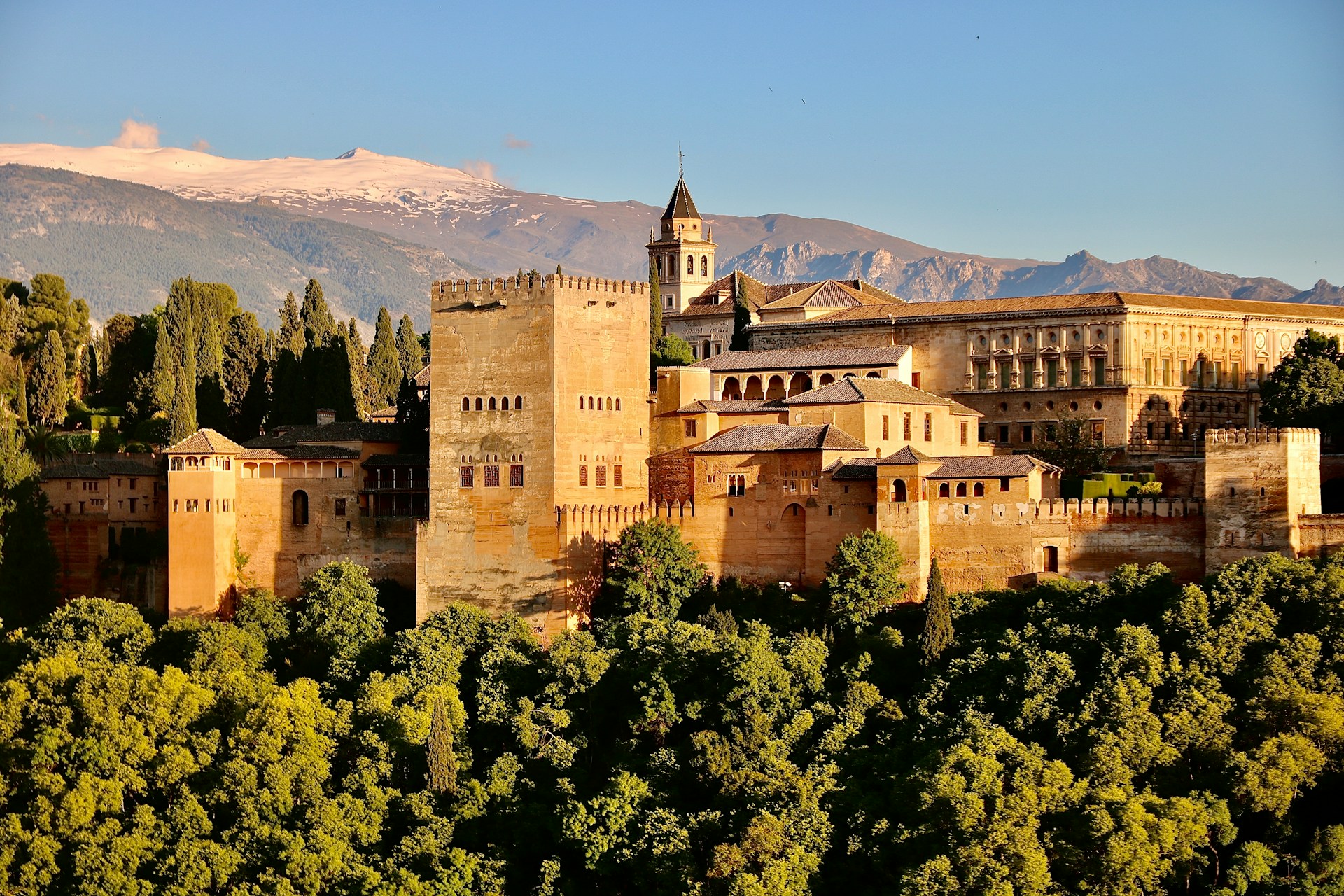 Det røde slottet Alhambra i Granada