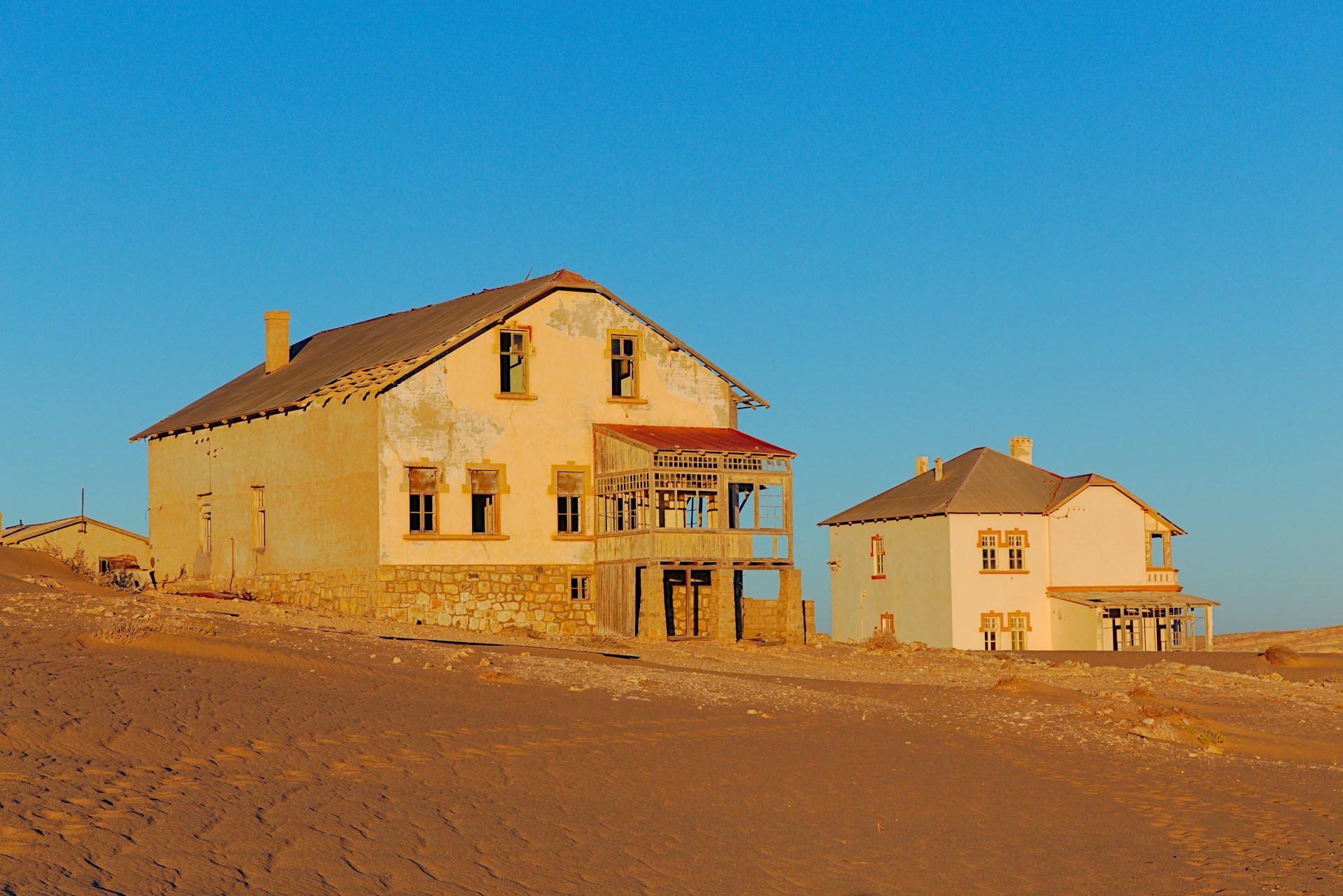 Forlatte bygninger i Kolmanskop i Namibia