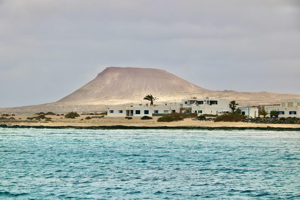 Hus langs havet på La Graciosa