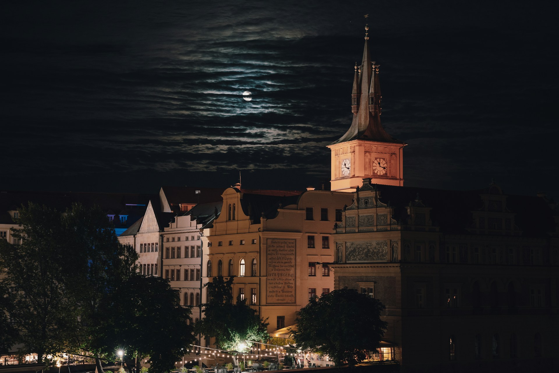 Praha om natten