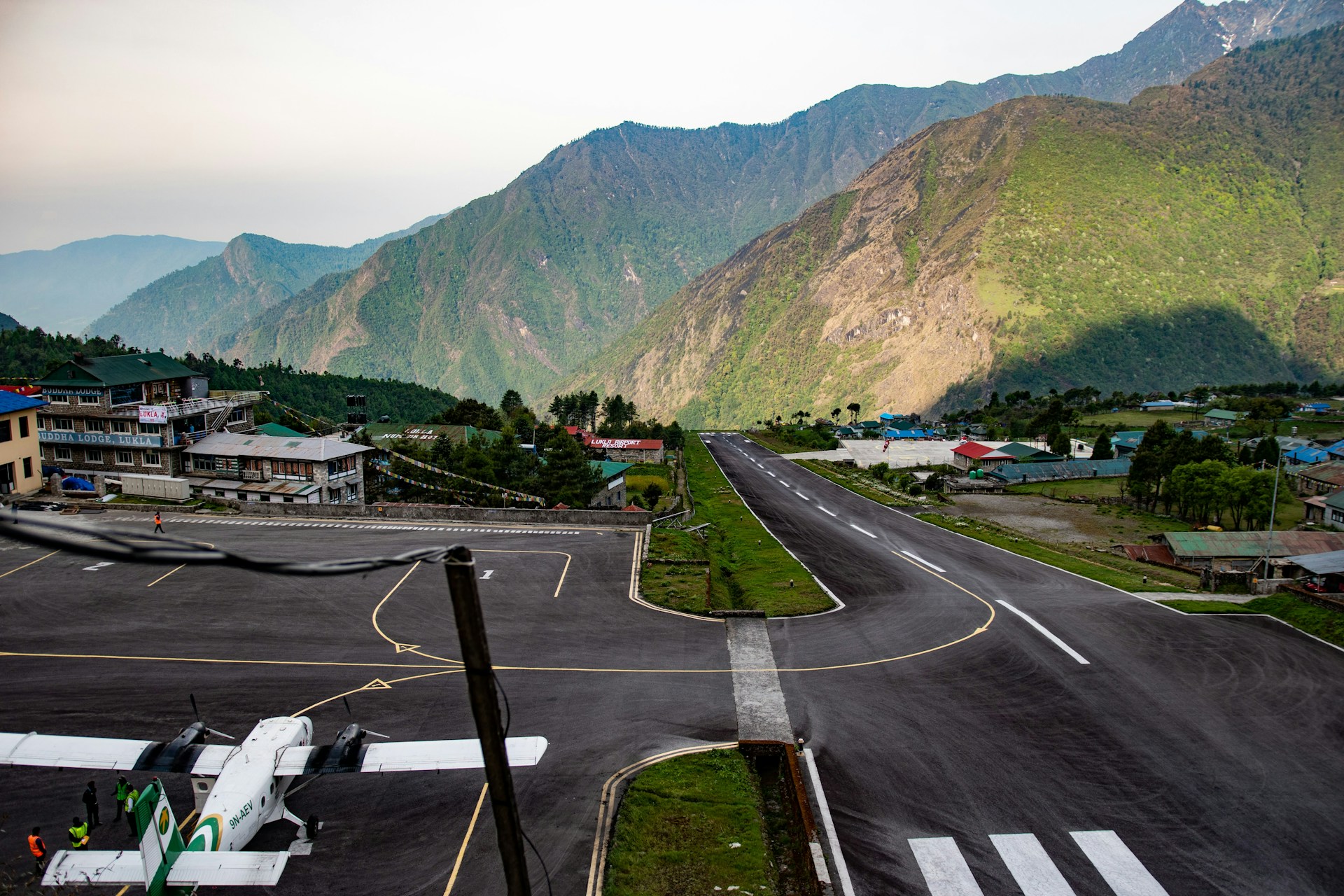 Den kjente flyplassen i Lukla i Nepal