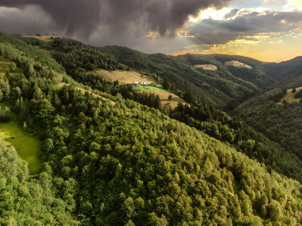 Fjellkjeden Karpatene i Transylvania i Romania