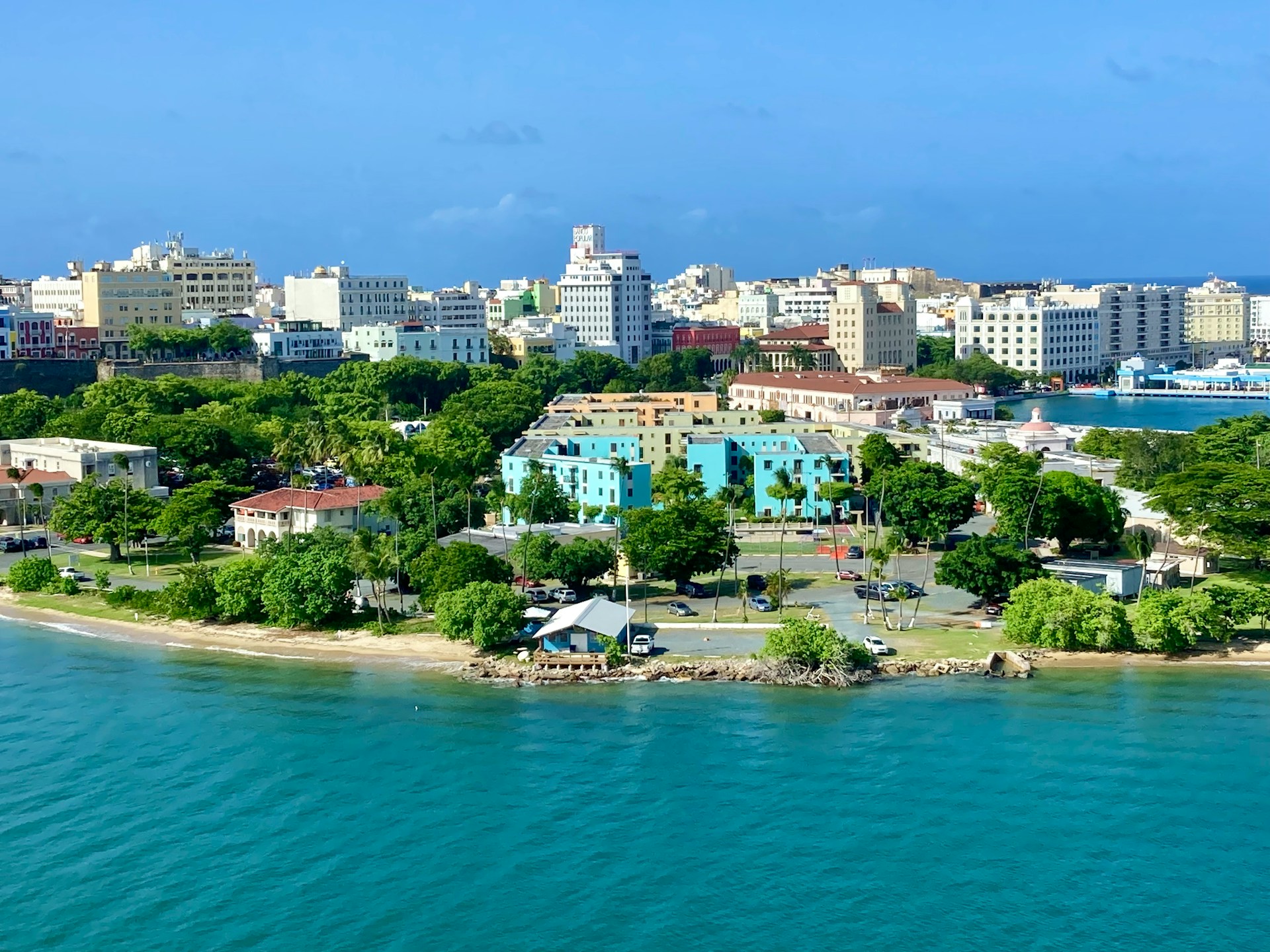 Været og klimaet på Puerto Rico Utsikt mot havna i San Juan på Puerto Rico