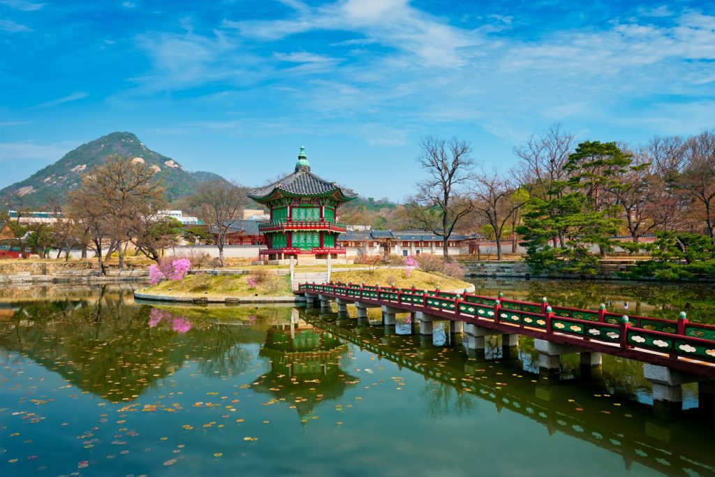 Hyangwonjeong pavillion i Seoul i Sør-Korea