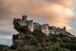 Reiseguide til Abruzzo: Italias gjemte perle mellom fjell og hav Roccascalegna-slottet (Castello di Roccascalegna) i Roccascalegna i Italia