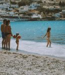 Familie på stranda på Kreta yyt